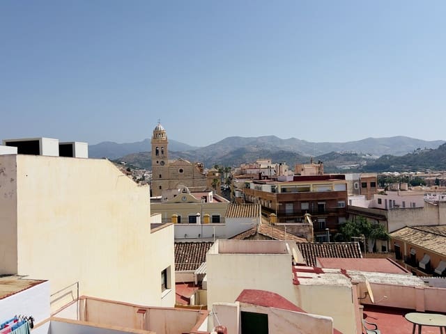 2 bedroom Townhouse for rent in Almuñécar - € 950 (Ref: 5884188)