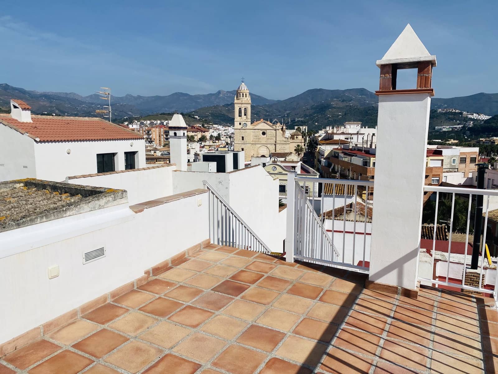 2 bedroom Townhouse for rent in Almunecar - € 950 (Ref: 5884188)