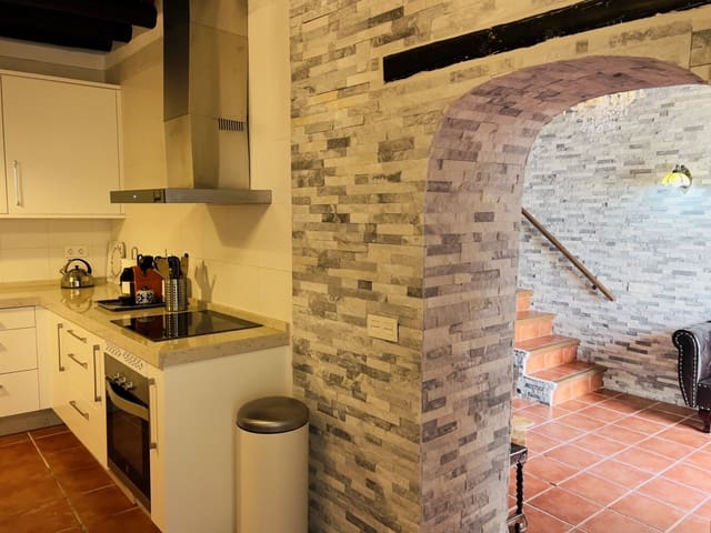 2 bedroom Townhouse for rent in Almuñécar - € 950 (Ref: 5884188)