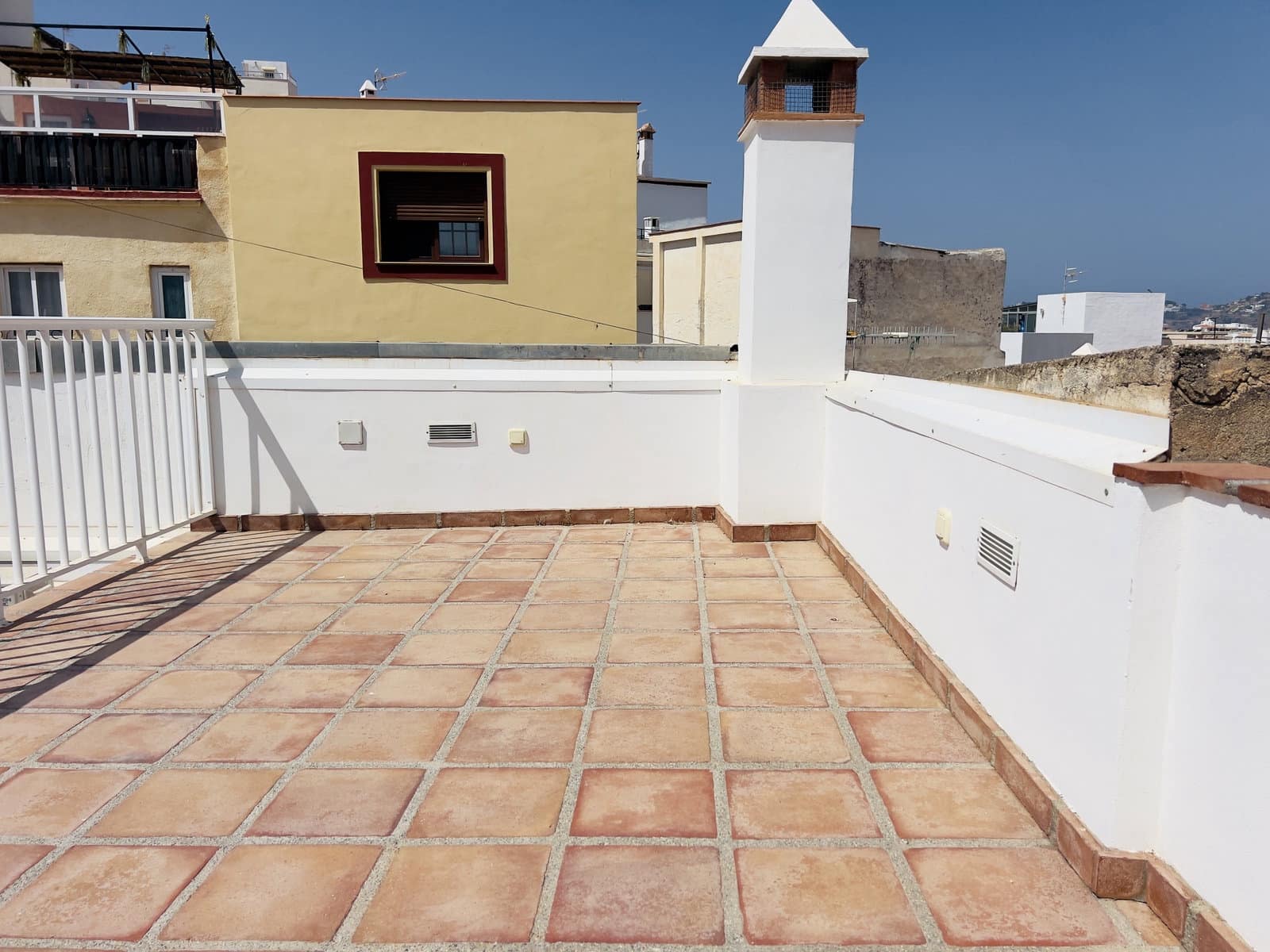 2 bedroom Townhouse for rent in Almunecar - € 950 (Ref: 5884188)