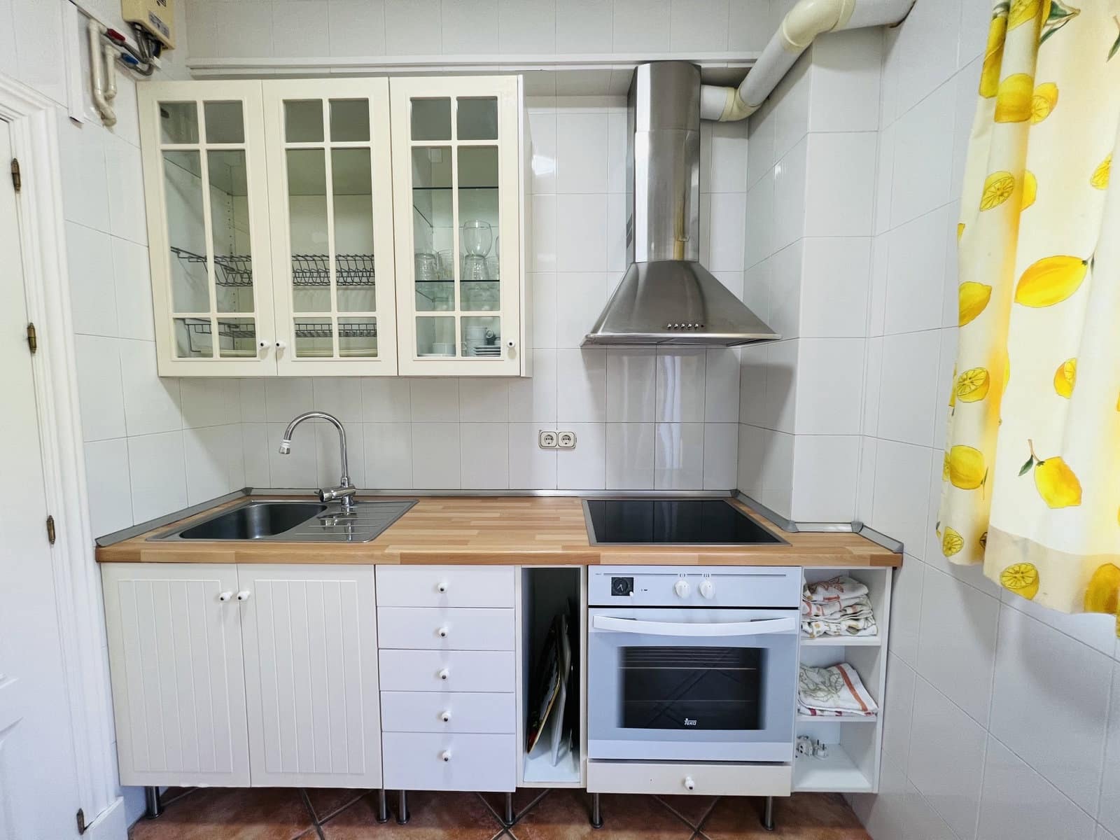 3 bedroom Apartment for rent in Almunecar with garage - € 750 (Ref: 5890716)