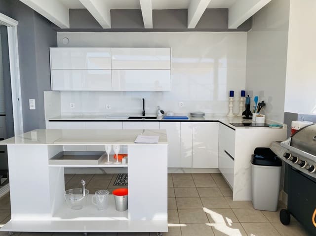 3 soveværelse Penthouse til leje i Almuñécar med swimmingpool - € 2.100 (Ref: 6431452)