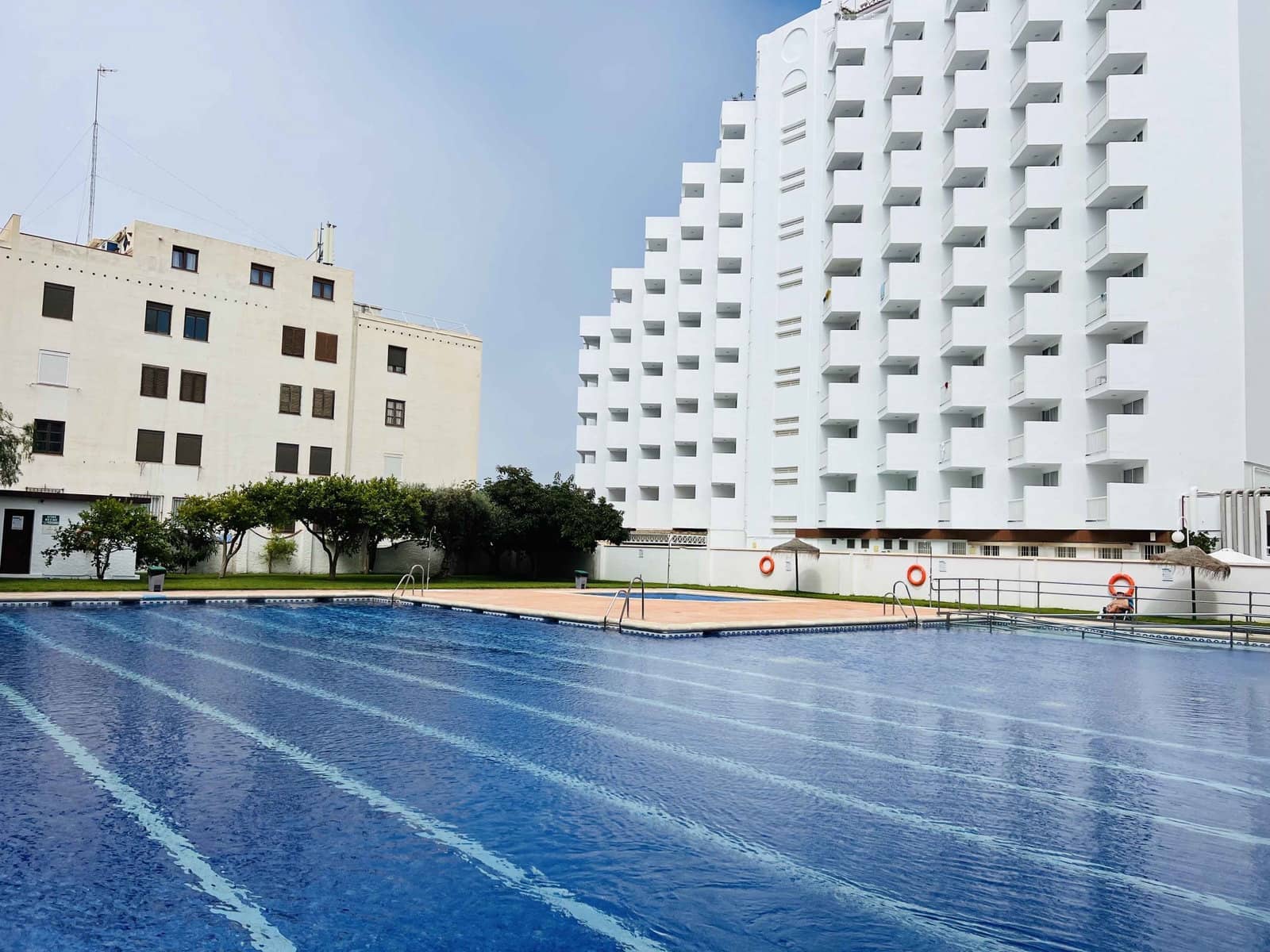 2 Zimmer Apartment zu vermieten in Almunecar mit Pool - 775 € (Ref: 7092265)