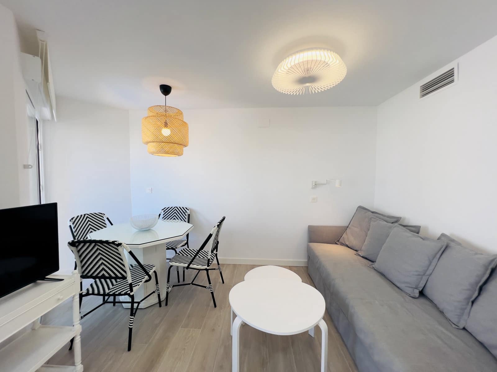 2 Zimmer Apartment zu vermieten in Almunecar mit Pool - 775 € (Ref: 7092265)