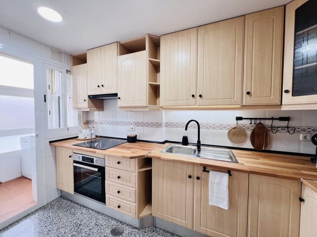 Apartamento de 2 habitaciones en Almuñécar en alquiler con piscina - 825 € (Ref: 8103368)