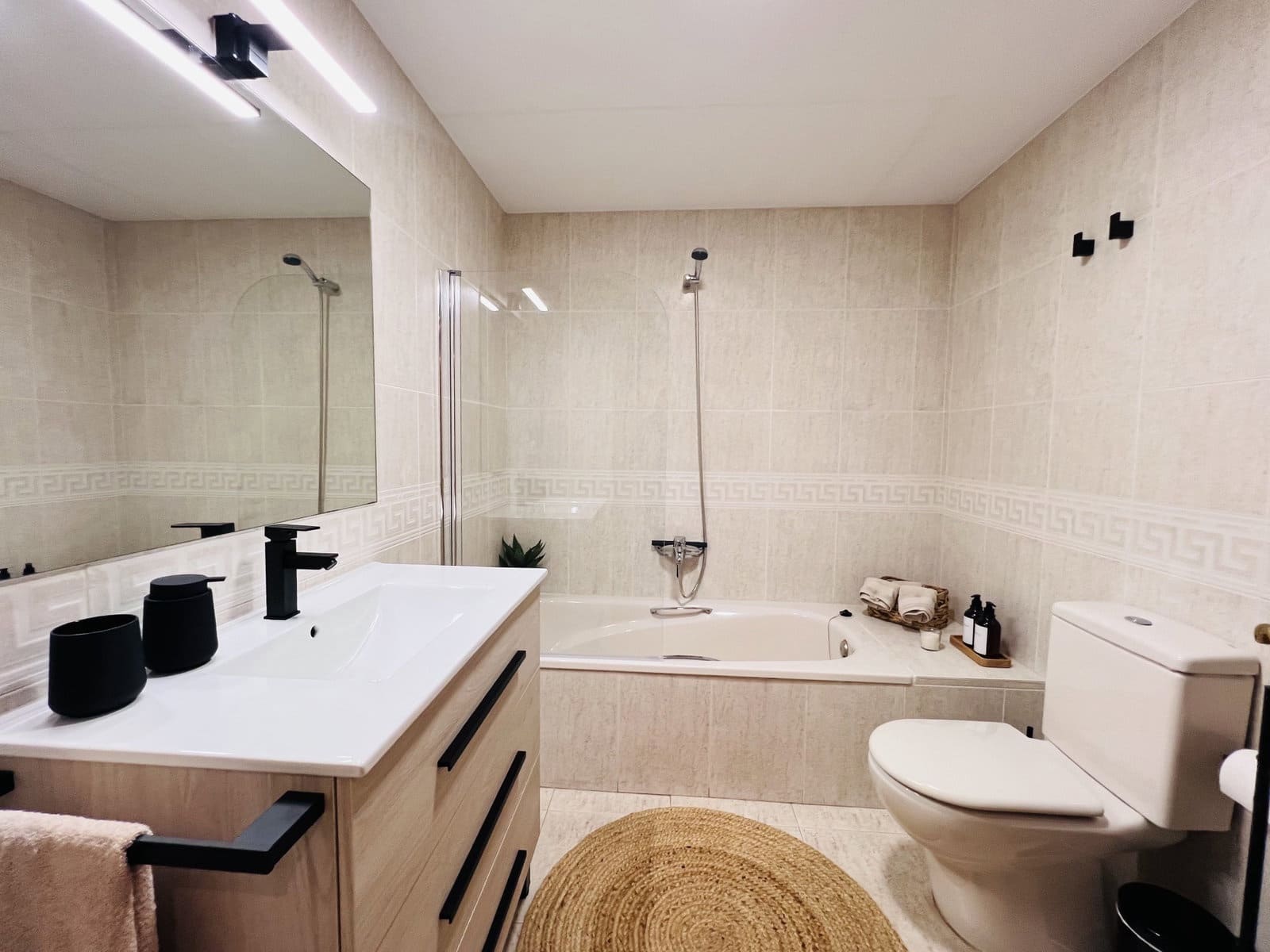 Apartamento de 2 habitaciones en Almuñécar en alquiler con piscina - 825 € (Ref: 8103368)