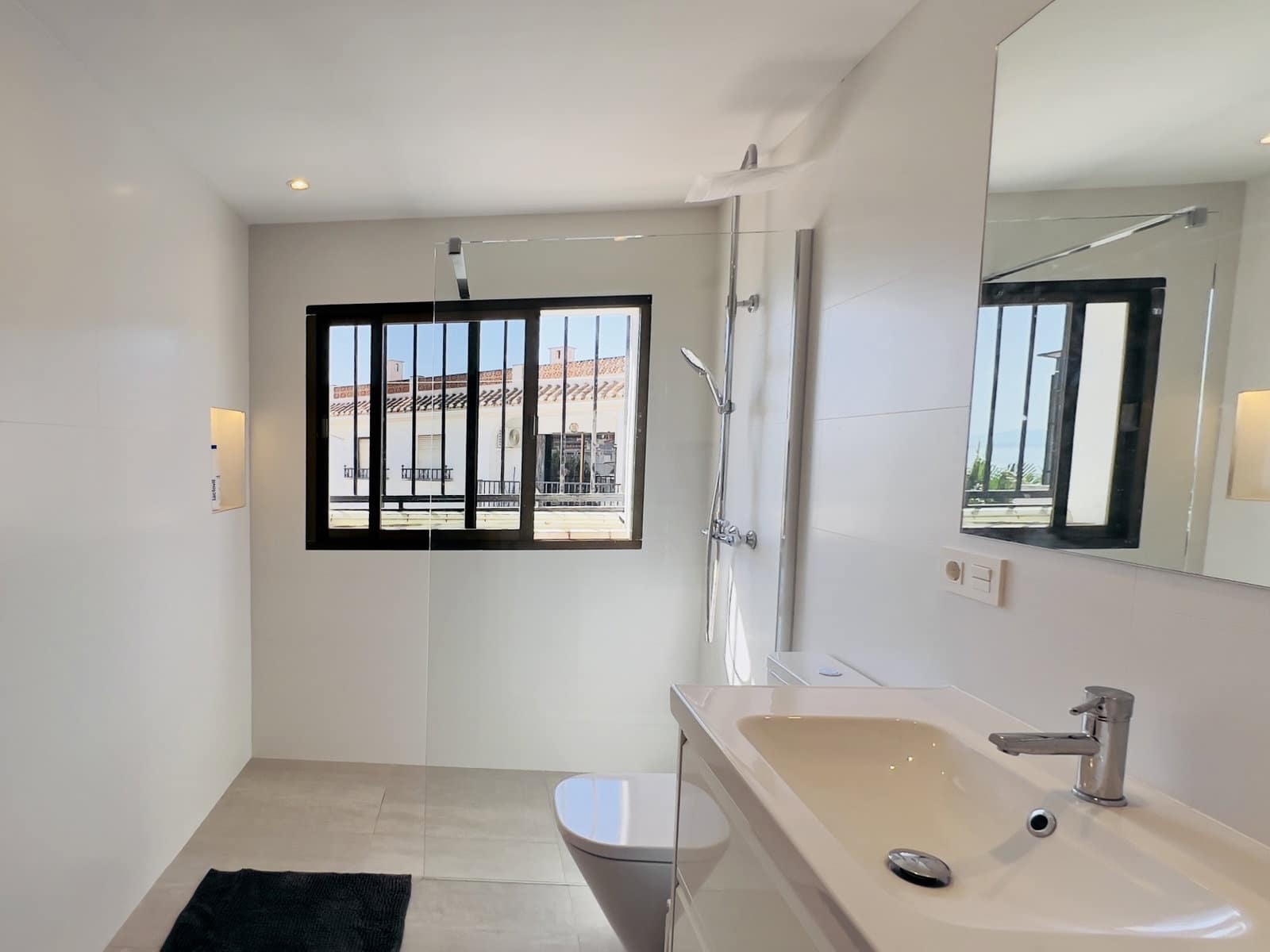 3 bedroom Apartment for rent in Almunecar - € 750 (Ref: 8439473)