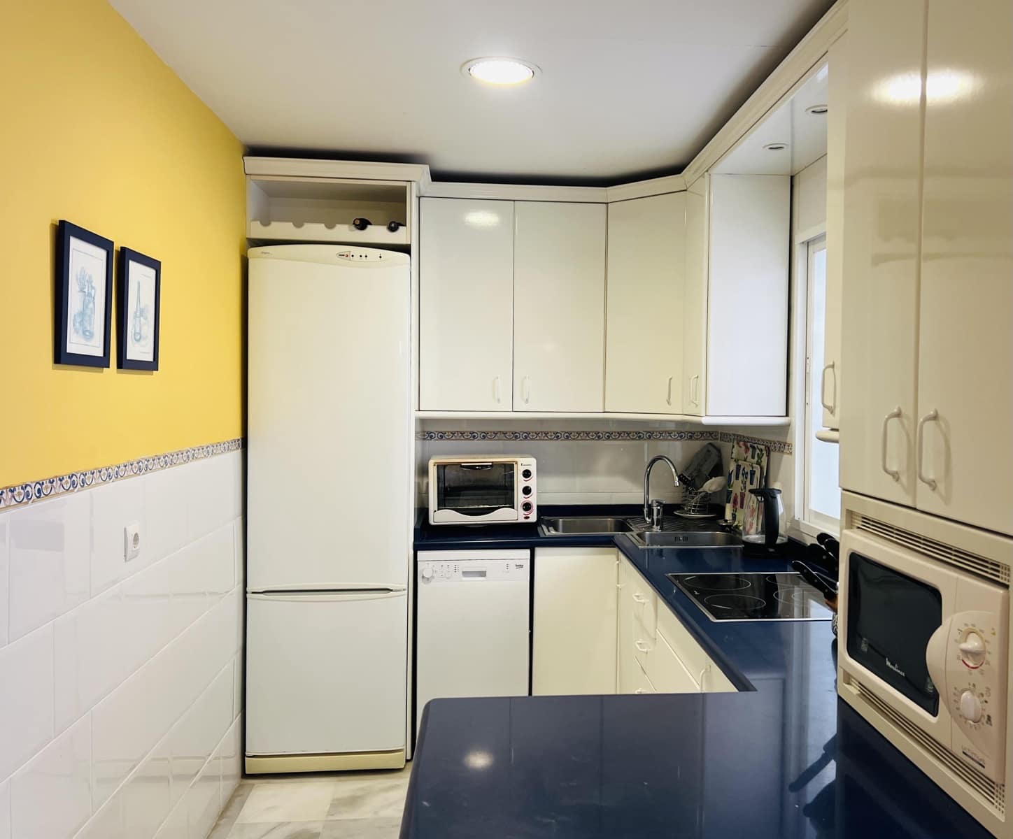 2 soveværelse Byhus til leje i Almunecar med swimmingpool garage - € 875 (Ref: 8769385)