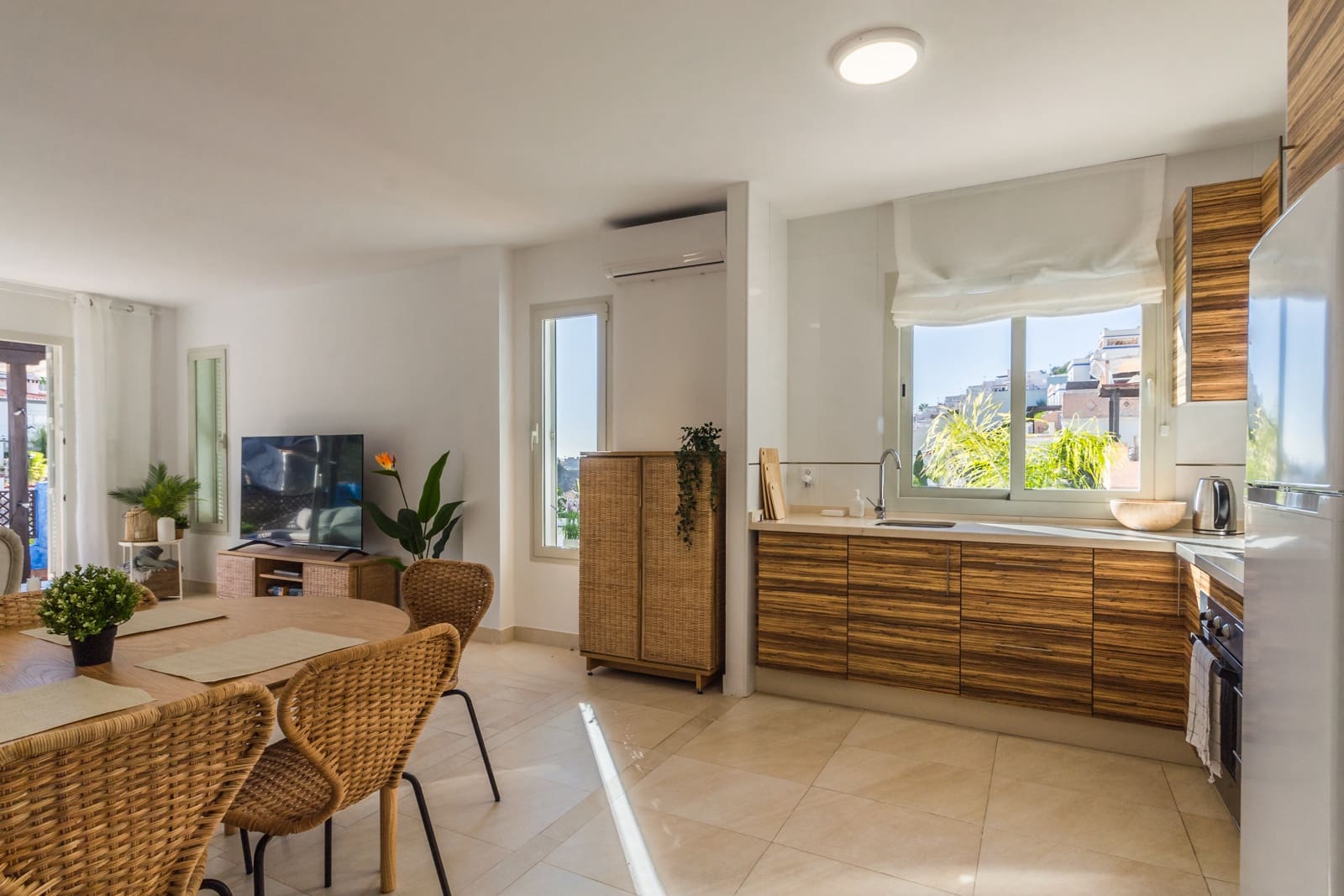 2 soveværelse Lejlighed til leje i Almunecar med swimmingpool garage - € 1.125 (Ref: 8923272)