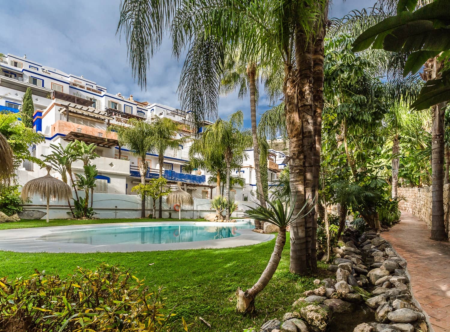 2 soveværelse Lejlighed til leje i Almunecar med swimmingpool garage - € 1.125 (Ref: 8923272)