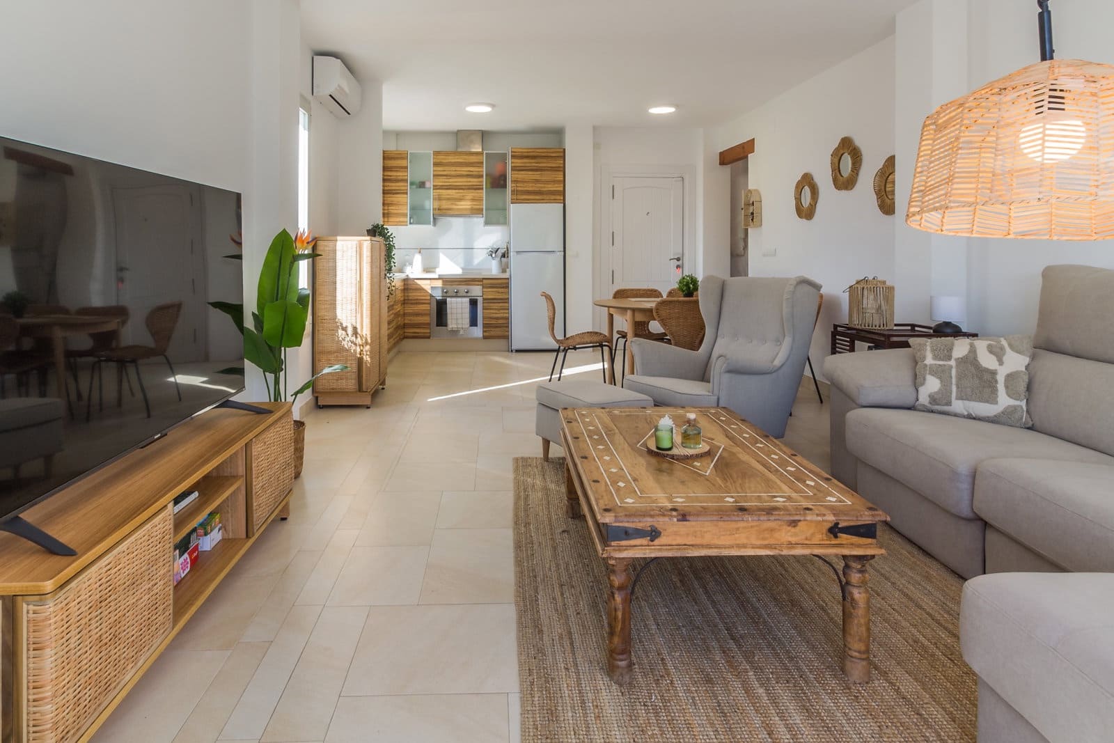 Apartamento de 2 habitaciones en Almuñécar en alquiler con piscina garaje - 1.125 € (Ref: 8923272)