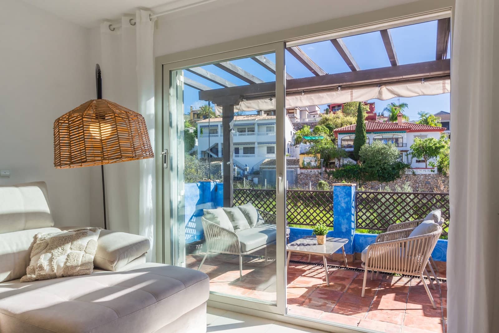 Apartamento de 2 habitaciones en Almuñécar en alquiler con piscina garaje - 1.125 € (Ref: 8923272)