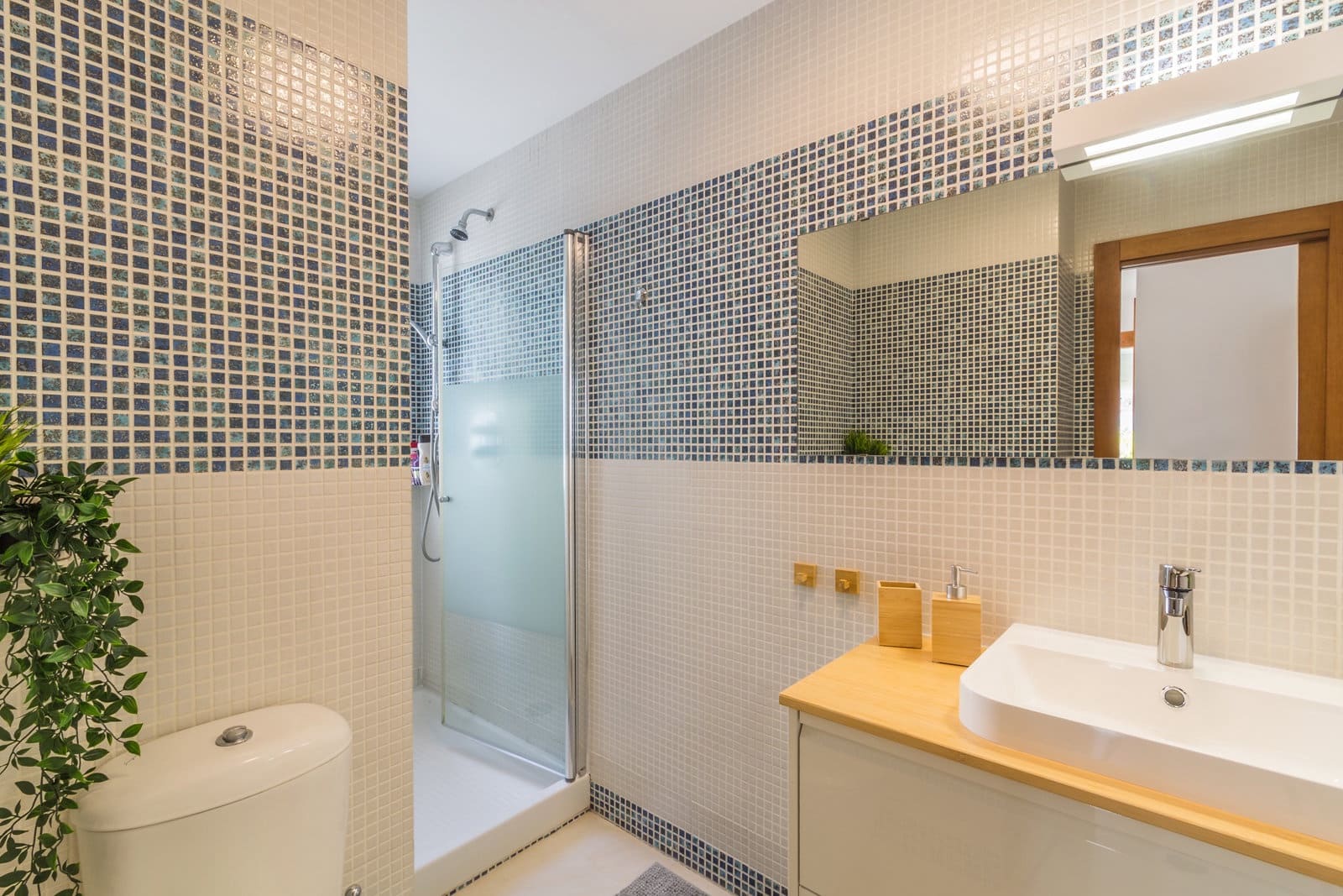 Apartamento de 2 habitaciones en Almuñécar en alquiler con piscina garaje - 1.125 € (Ref: 8923272)