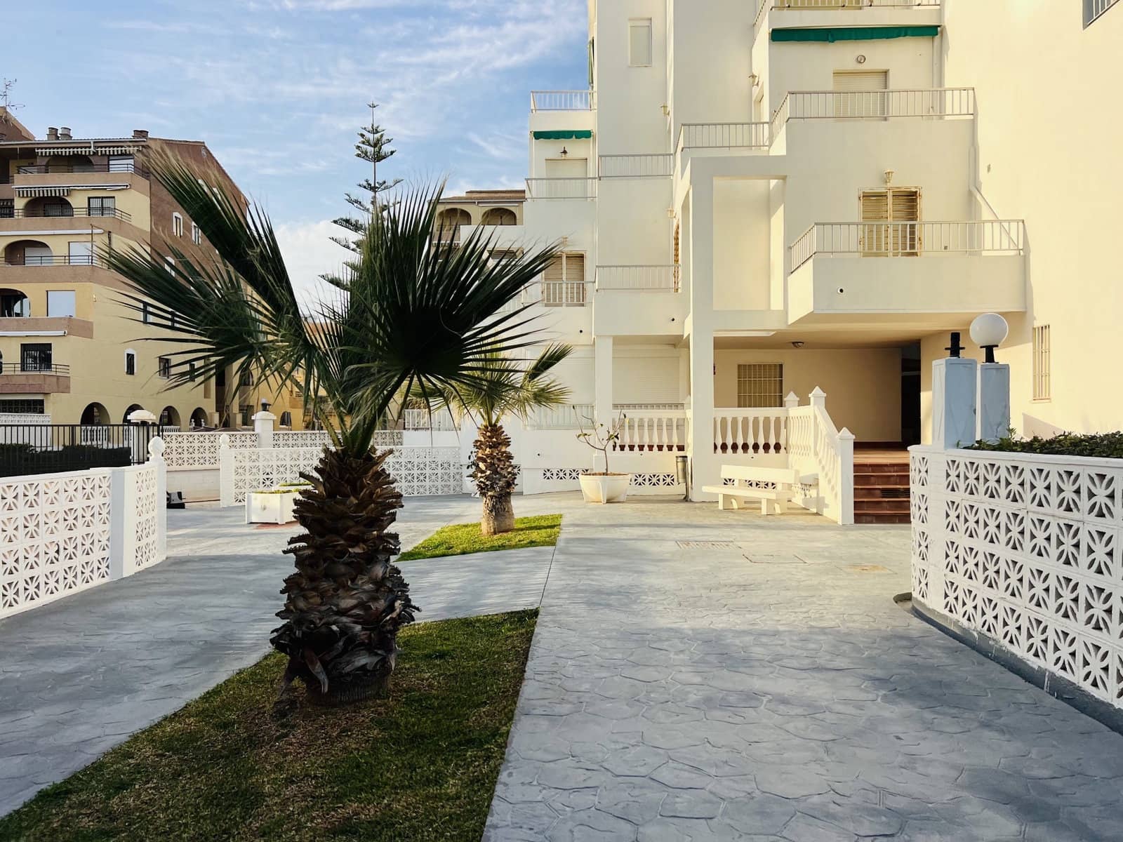 2 bedroom Apartment for rent in Salobrena with pool - € 875 (Ref: 8930996)