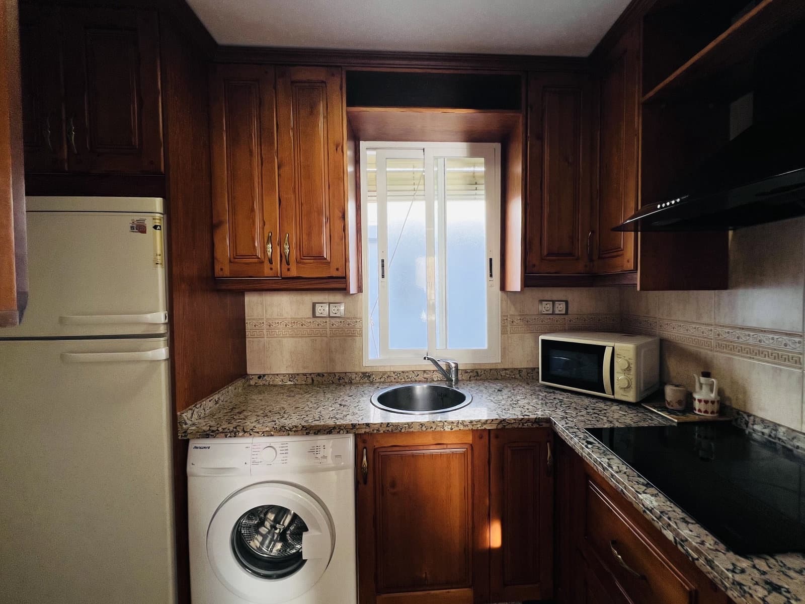 2 bedroom Apartment for rent in Salobrena with pool - € 875 (Ref: 8930996)