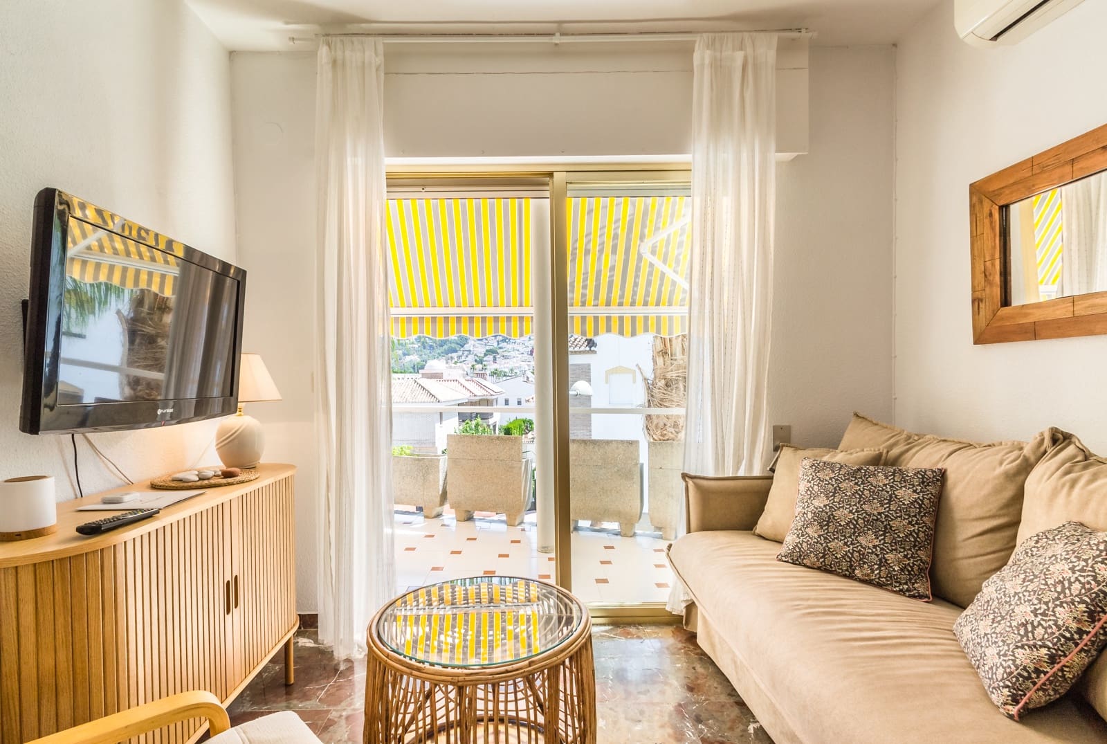 1 soveværelse Lejlighed til leje i Almunecar med garage - € 750 (Ref: 9103798)