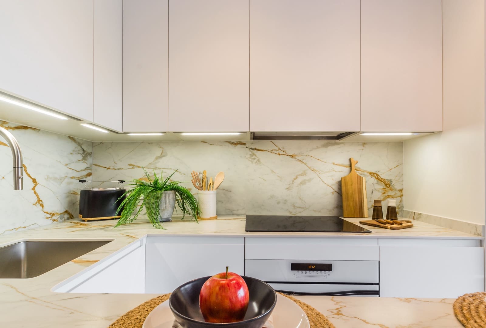 2 slaapkamer Appartement te huur in Almunecar met garage - € 1.000 (Ref: 9108067)