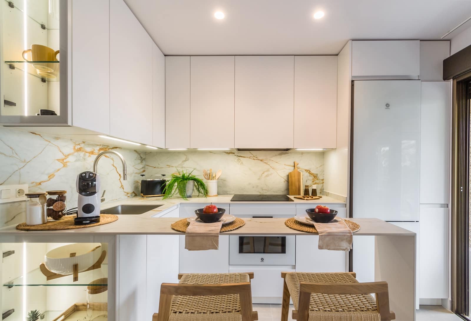 2 slaapkamer Appartement te huur in Almunecar met garage - € 1.000 (Ref: 9108067)