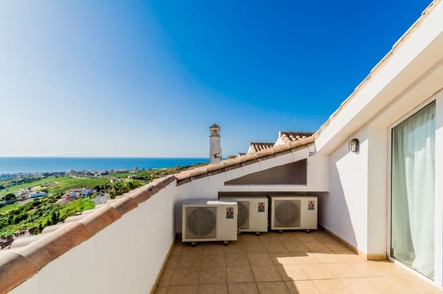 4 sovrum Radhus till salu i Manilva med pool garage - 495 000 € (Ref: 9109629)