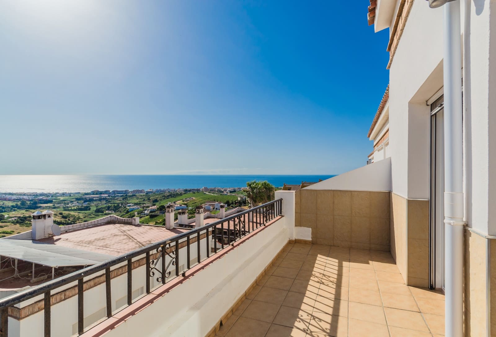 4 sovrum Radhus till salu i Manilva med pool garage - 495 000 € (Ref: 9109629)