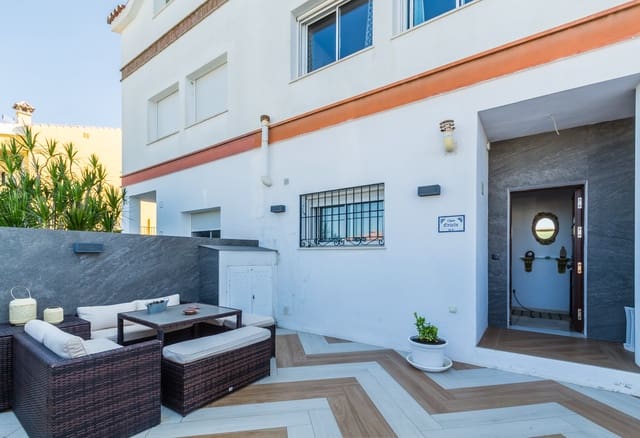 4 sovrum Radhus till salu i Manilva med pool garage - 495 000 € (Ref: 9109629)