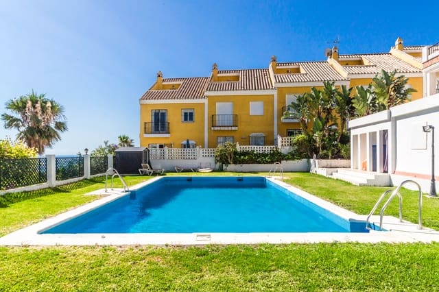 4 sovrum Radhus till salu i Manilva med pool garage - 495 000 € (Ref: 9109629)