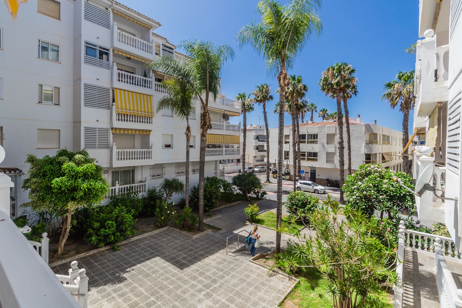 2 slaapkamer Appartement te huur in Almunecar met garage - € 950 (Ref: 9135179)