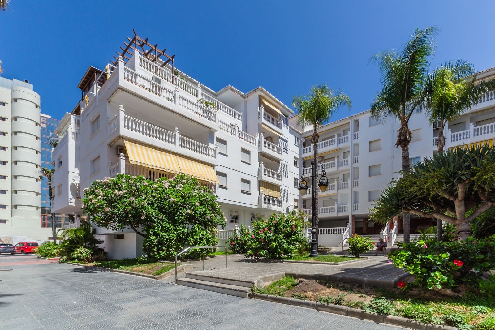 2 slaapkamer Appartement te huur in Almunecar met garage - € 950 (Ref: 9135179)