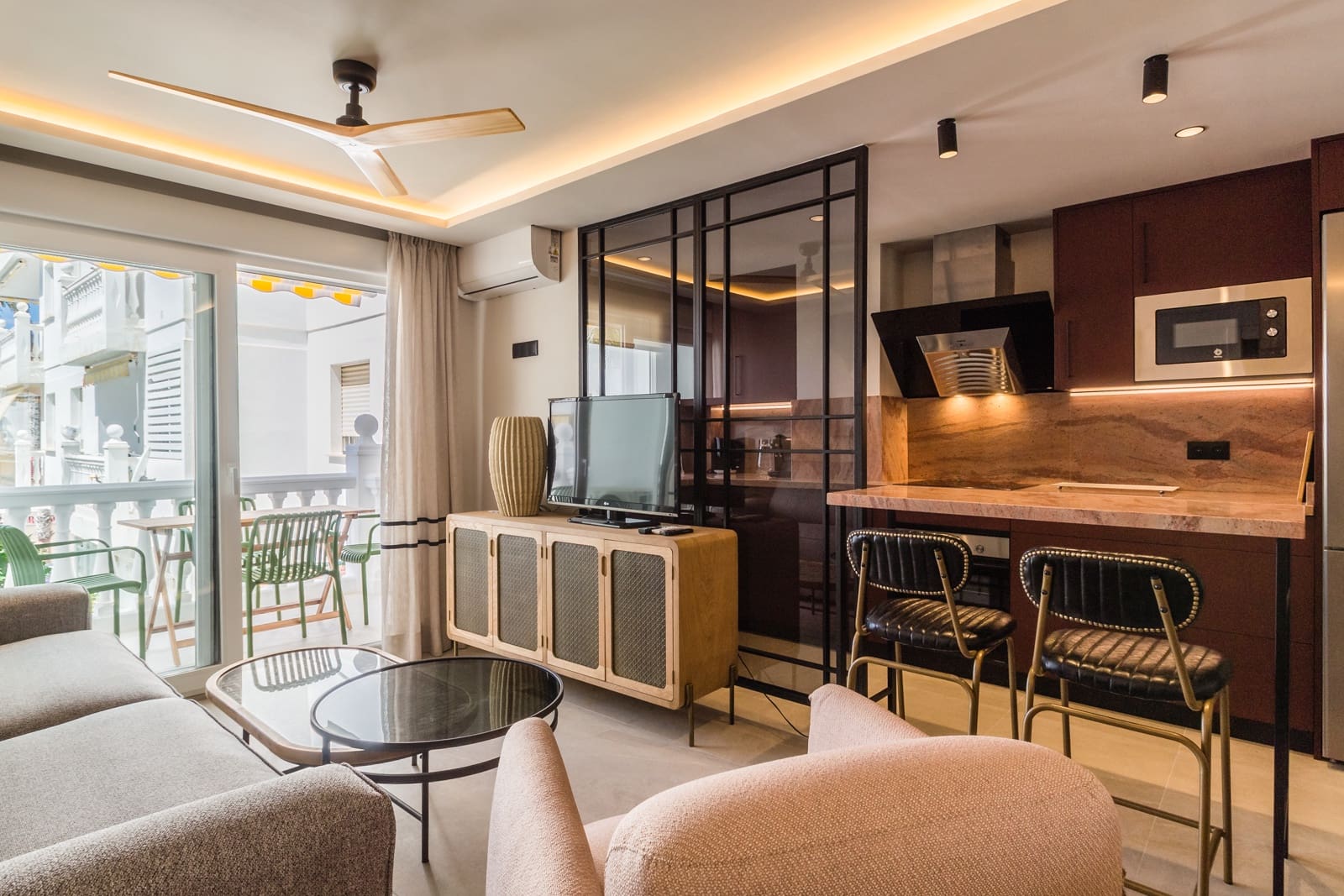 2 slaapkamer Appartement te huur in Almunecar met garage - € 950 (Ref: 9135179)