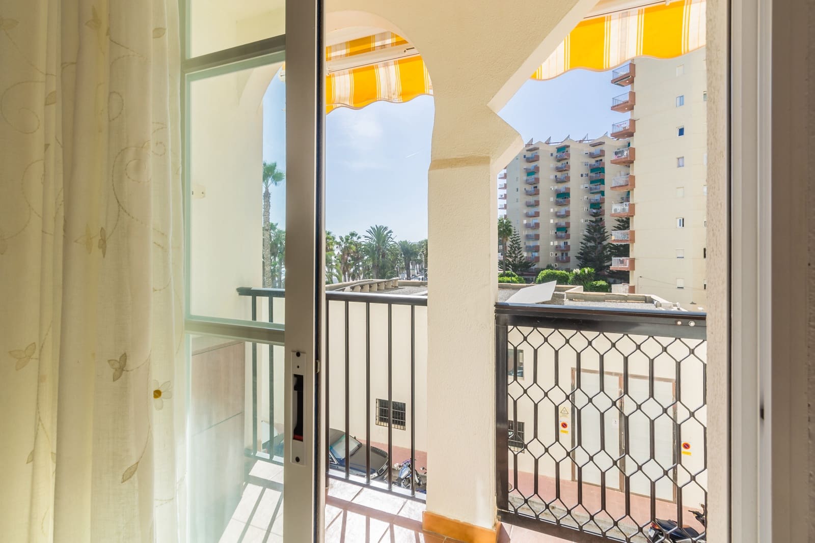 3 soveværelse Lejlighed til leje i Almunecar med garage - € 950 (Ref: 9216261)