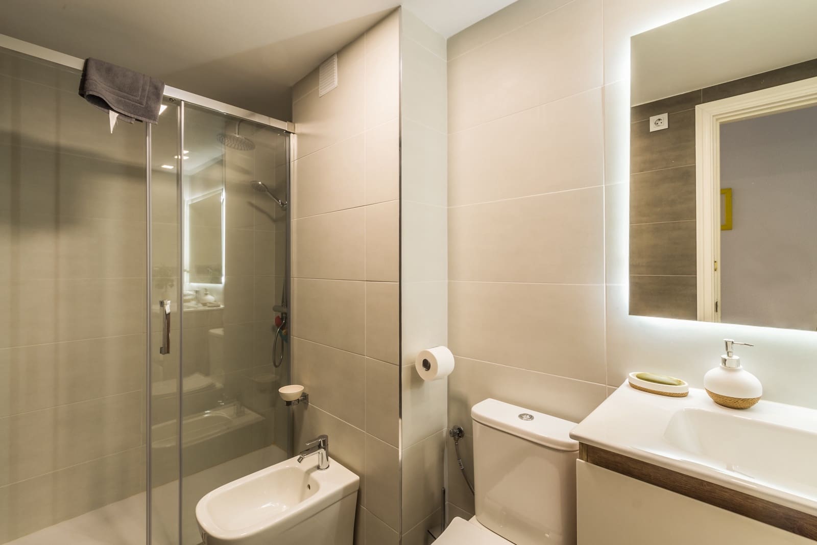 3 soveværelse Lejlighed til leje i Almunecar med garage - € 950 (Ref: 9216261)