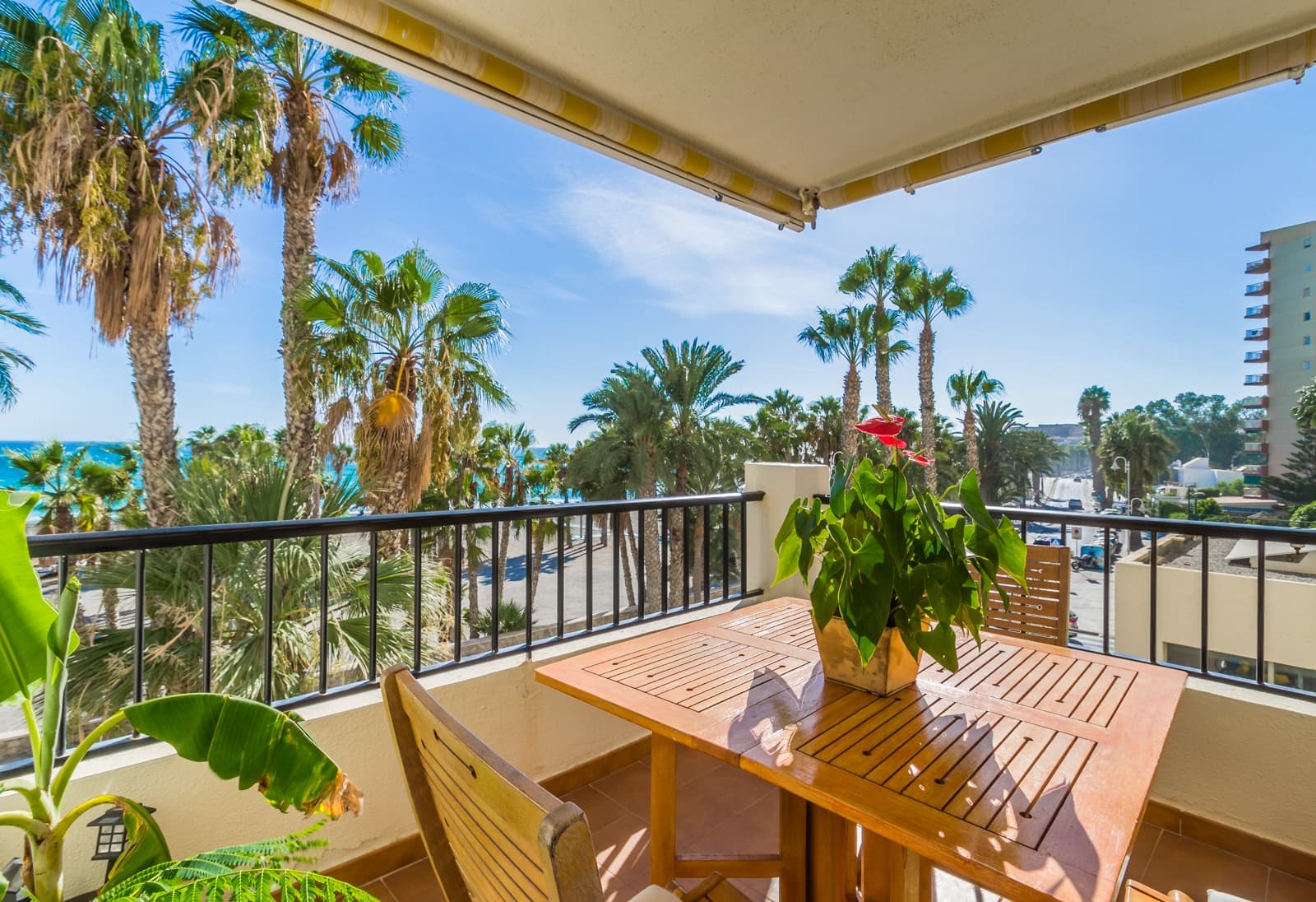 3 soveværelse Lejlighed til leje i Almunecar med garage - € 950 (Ref: 9216261)