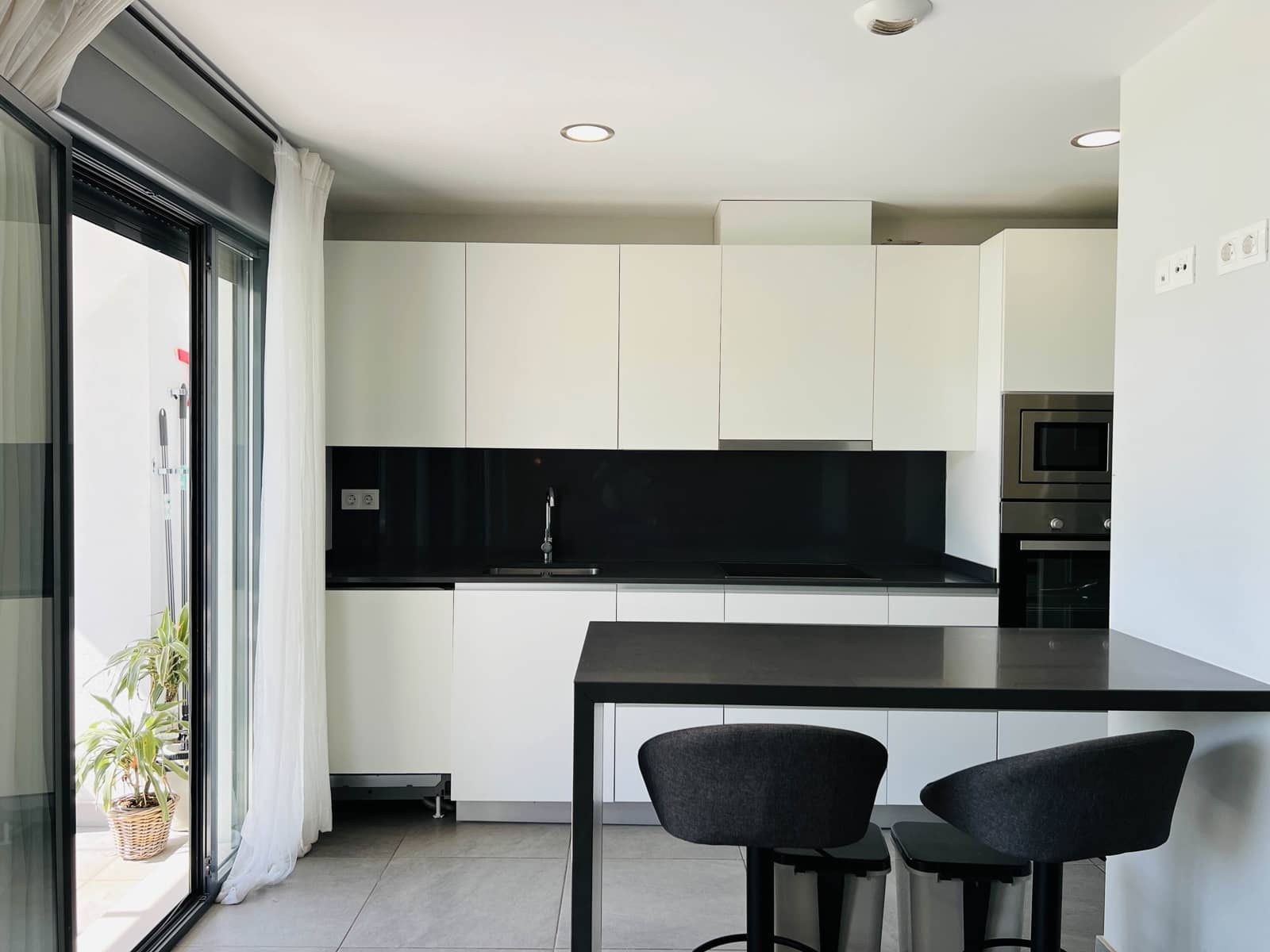 2 soveværelse Lejlighed til leje i Almunecar med swimmingpool garage - € 1.000 (Ref: 9265070)