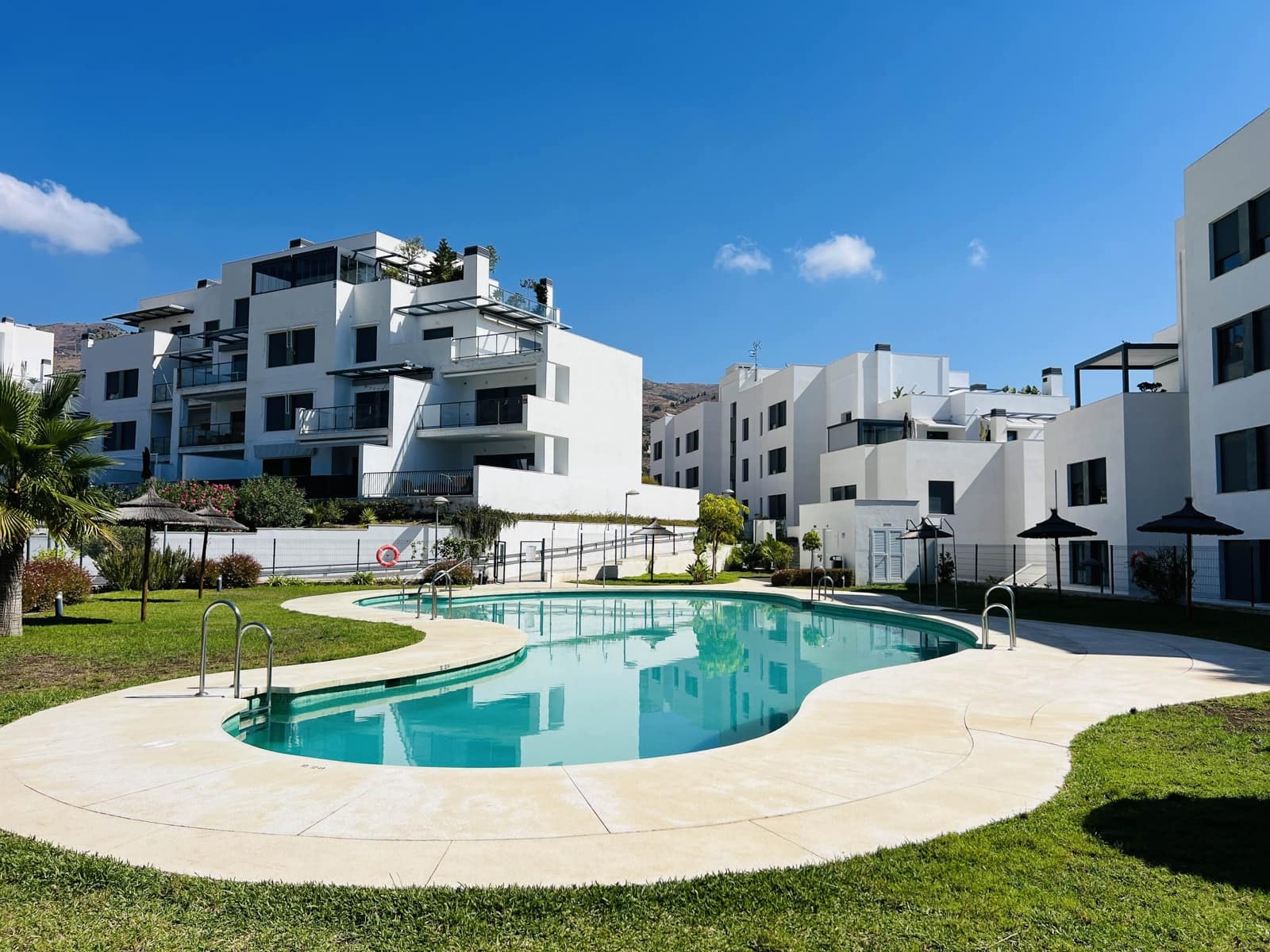 2 soveværelse Lejlighed til leje i Almunecar med swimmingpool garage - € 1.000 (Ref: 9265070)