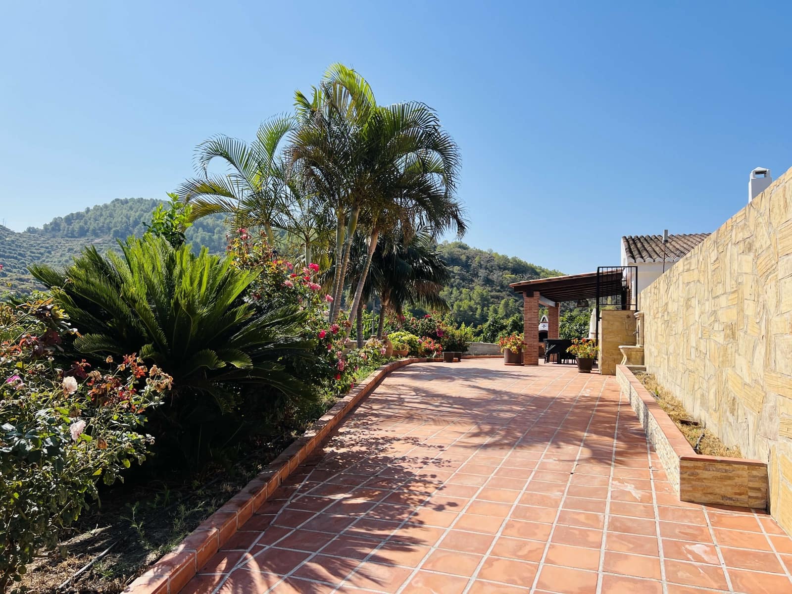4 bedroom Finca/Country House for rent in Almunecar with pool garage - € 3,000 (Ref: 9293418)