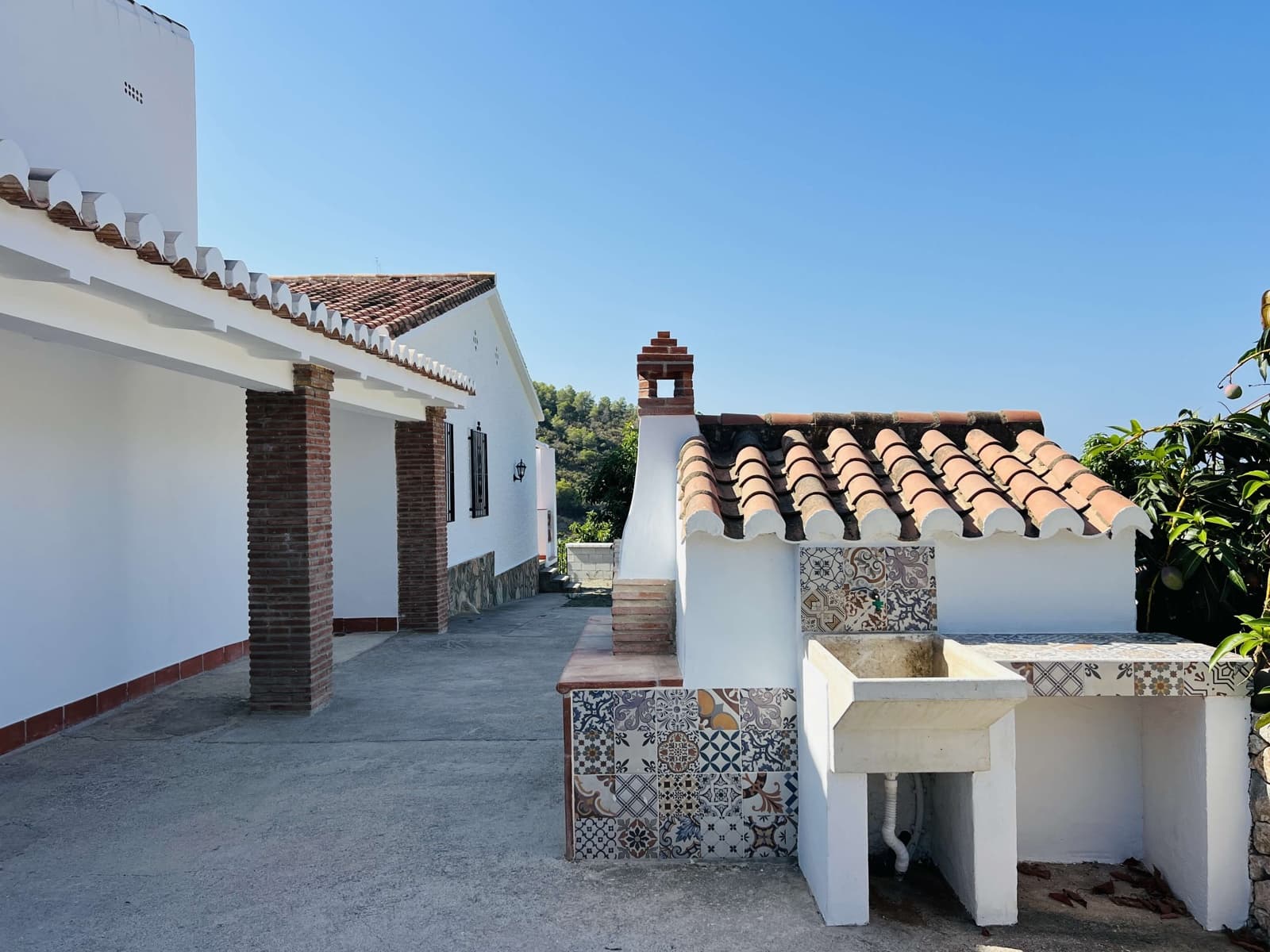 4 bedroom Finca/Country House for rent in Almunecar with pool garage - € 3,000 (Ref: 9293418)