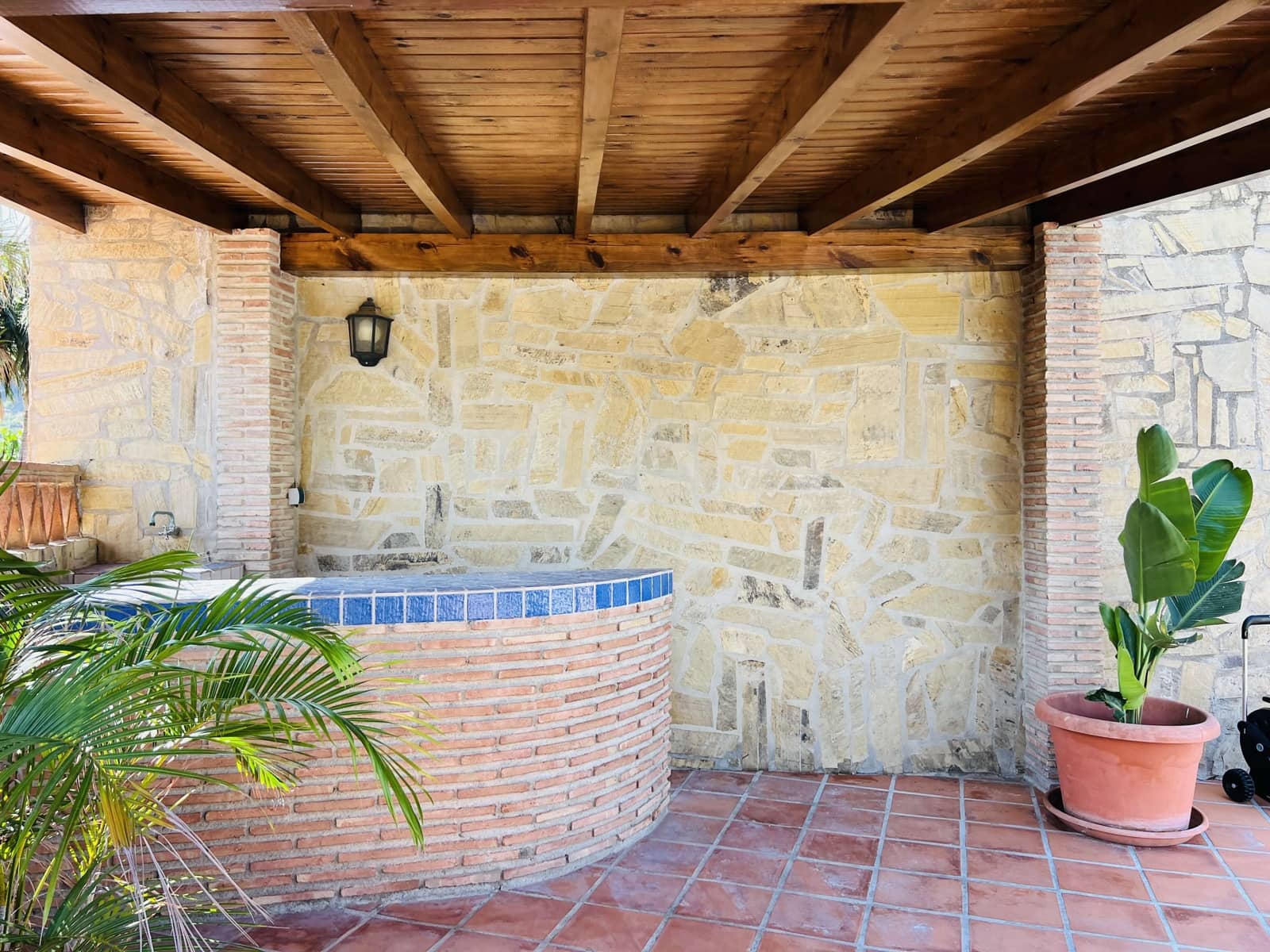 4 bedroom Finca/Country House for rent in Almunecar with pool garage - € 3,000 (Ref: 9293418)