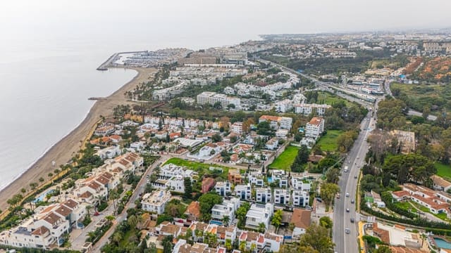 4 soverom Villa til salgs i Marbella med svømmebasseng garasje - € 3 500 000 (Ref: 9319968)