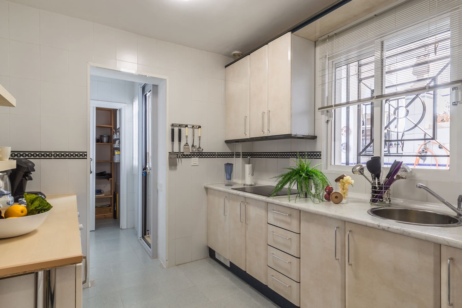 3 makuuhuone Omakotitalo vuokrattavana paikassa Almunecar mukana uima-altaan 
autotalli - 1 875 € (Ref: 9448469)