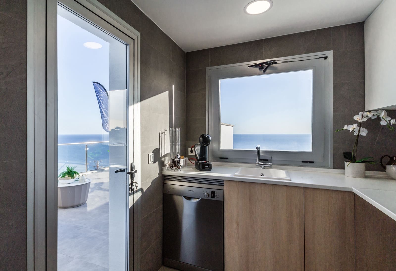 2 soverom Leilighet til salgs i Almunecar med svømmebasseng garasje - € 373 000 (Ref: 9471006)