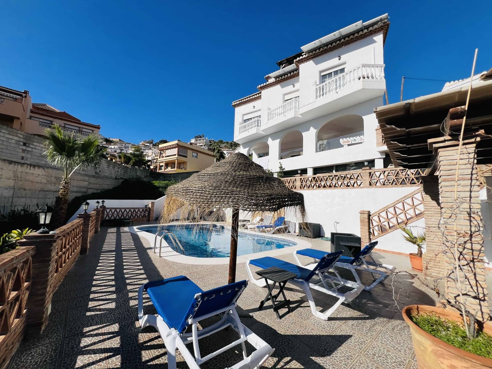 3 makuuhuone Omakotitalo vuokrattavana paikassa Almunecar mukana uima-altaan - 1 400 € (Ref: 9481550)