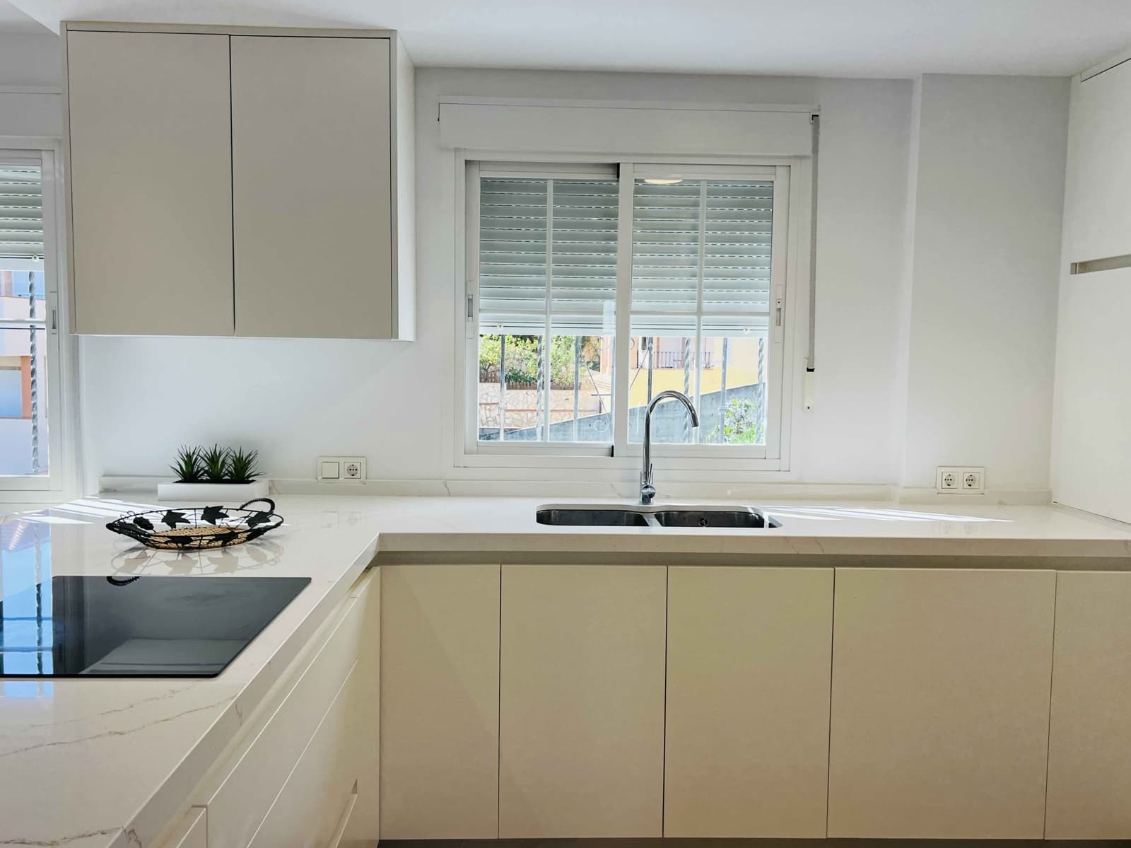 3 makuuhuone Omakotitalo vuokrattavana paikassa Almunecar mukana uima-altaan - 1 400 € (Ref: 9481550)