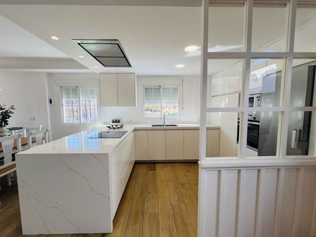 3 makuuhuone Omakotitalo vuokrattavana paikassa Almuñécar mukana uima-altaan - 1 400 € (Ref: 9481550)