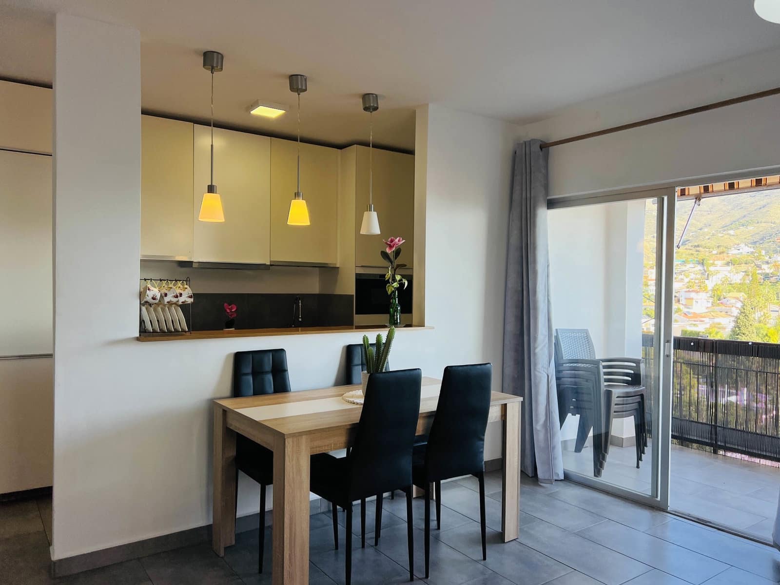 Apartamento de 2 habitaciones en Almuñécar en alquiler - 750 € (Ref: 9481551)