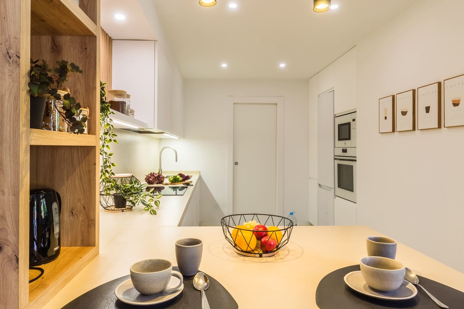 Apartamento de 2 habitaciones en Almuñécar en alquiler con piscina garaje - 1.075 € (Ref: 9912356)
