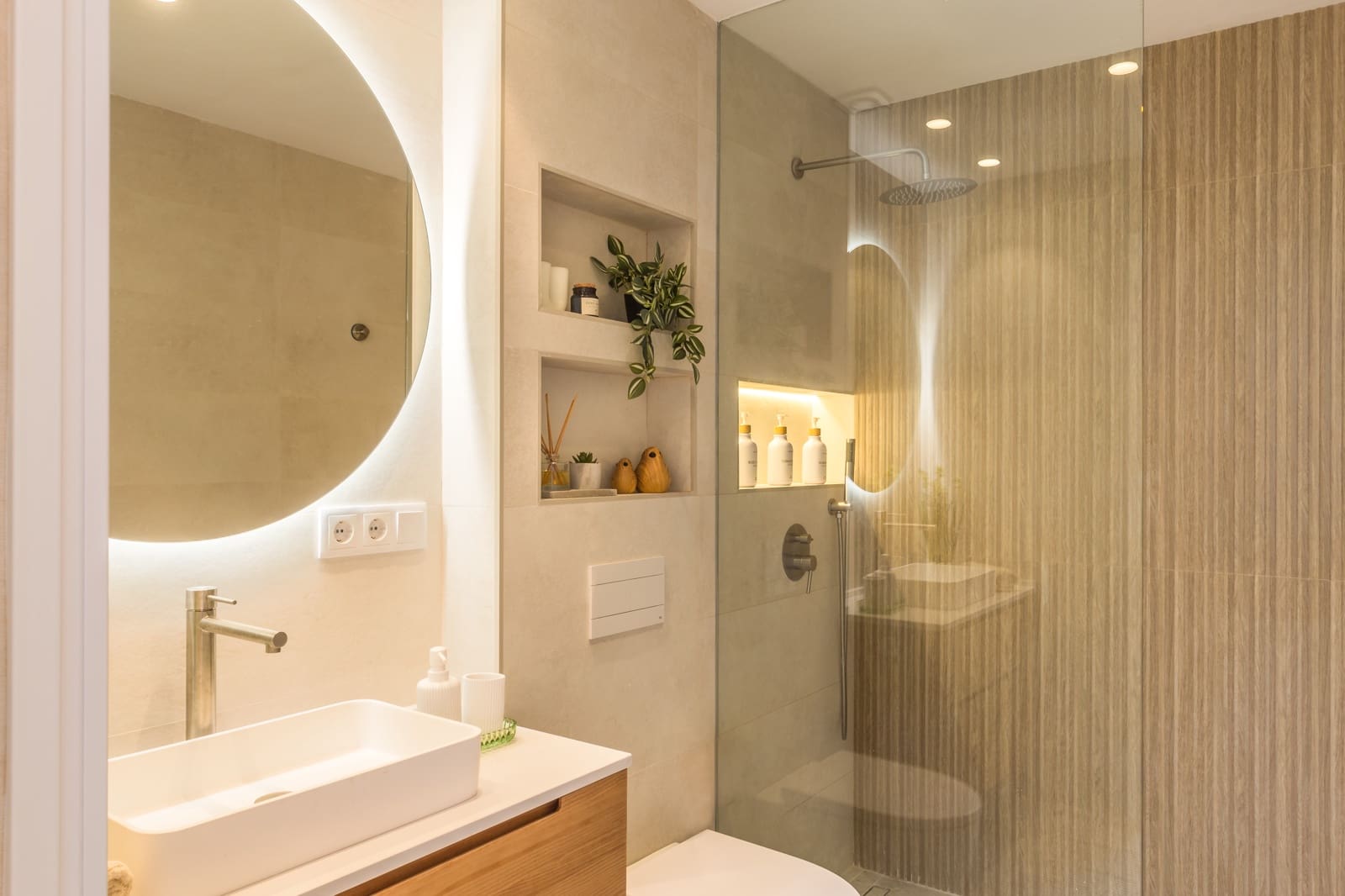 Apartamento de 2 habitaciones en Almuñécar en alquiler con piscina garaje - 1.075 € (Ref: 9912356)
