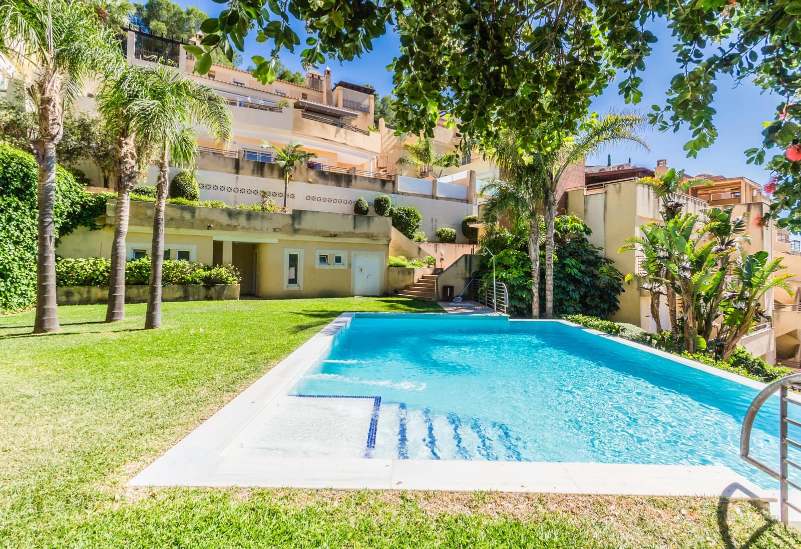 2 bedroom Apartment for rent in Almunecar with pool garage - € 1,250 (Ref: 9912356)
