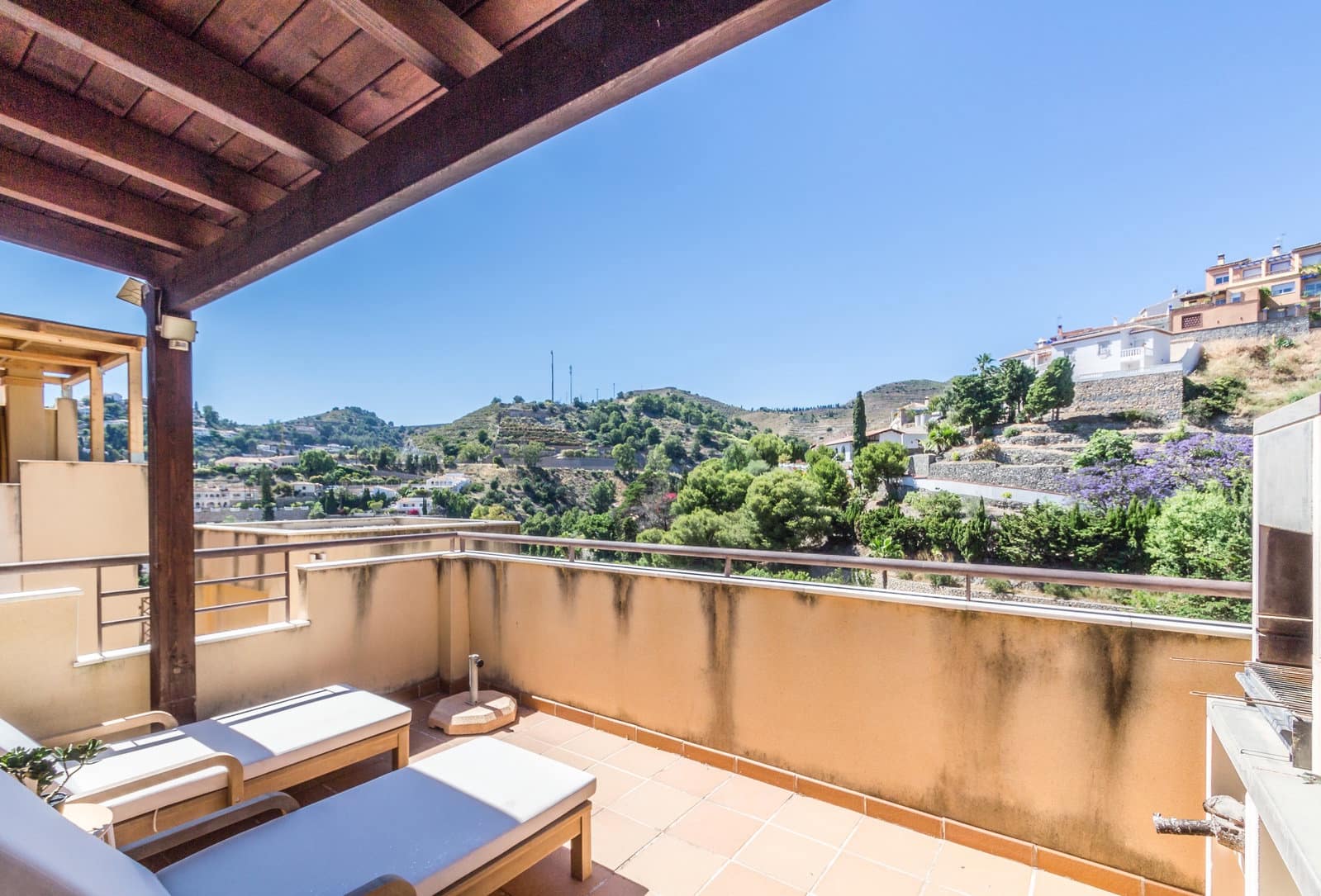 2 bedroom Apartment for rent in Almunecar with pool garage - € 1,250 (Ref: 9912356)