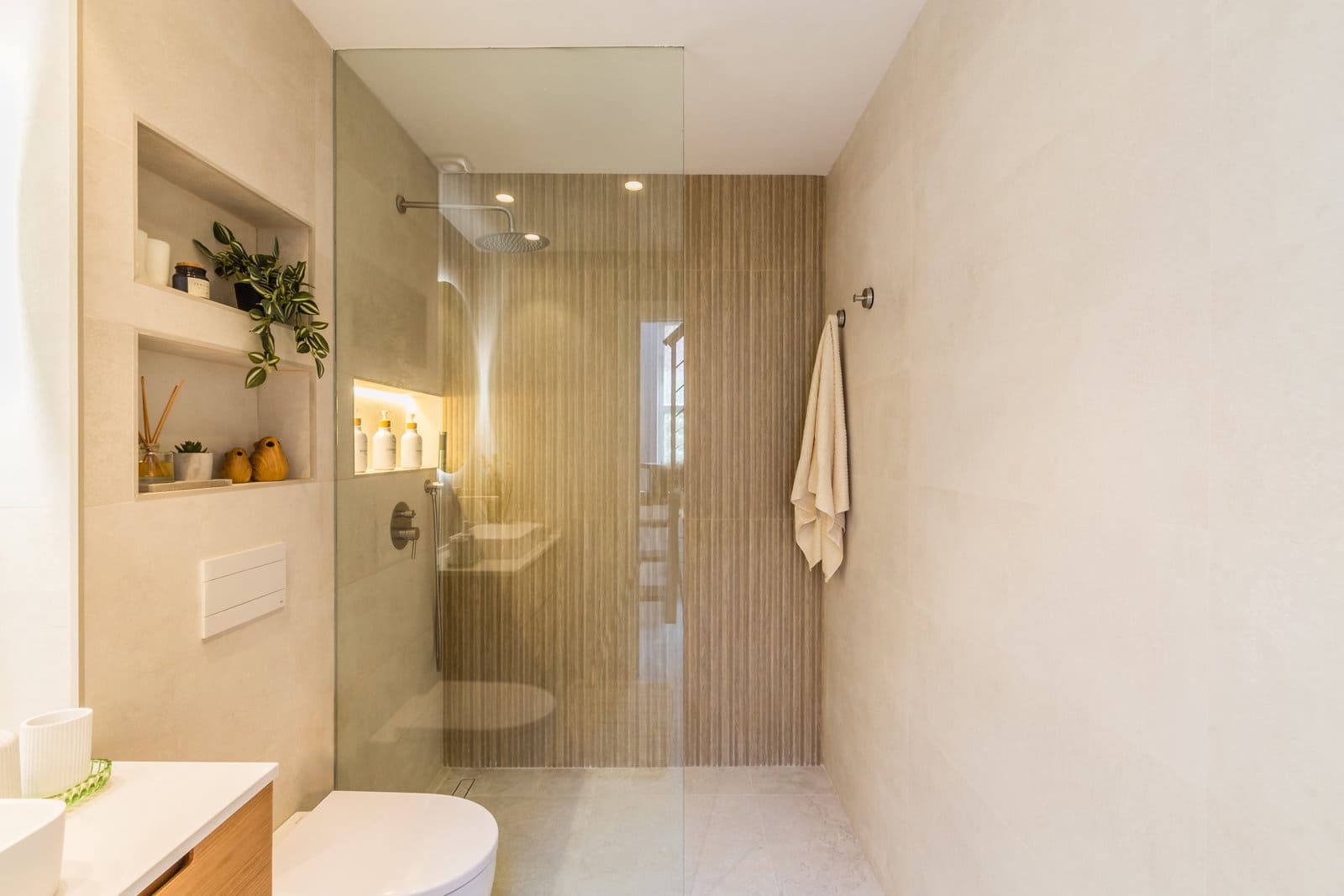 2 bedroom Apartment for rent in Almunecar with pool garage - € 1,250 (Ref: 9912356)