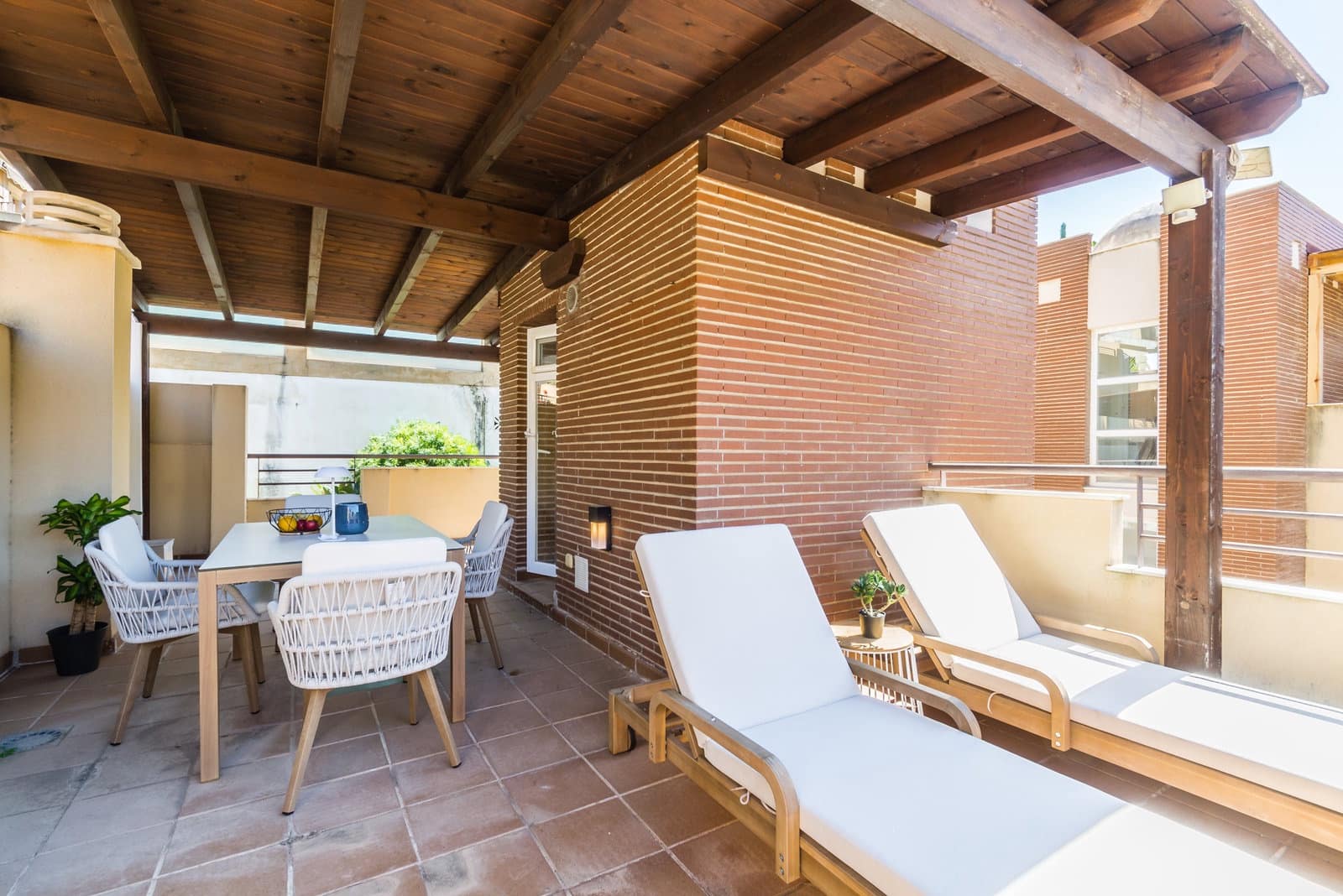 2 bedroom Apartment for rent in Almunecar with pool garage - € 1,250 (Ref: 9912356)